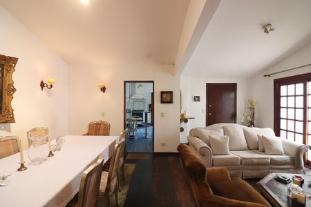 Casa à venda com 240m², 3 quartos e 2 vagasSala