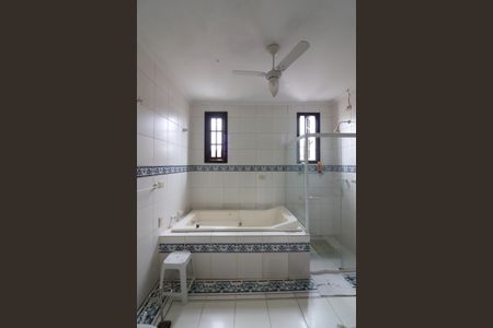 Casa à venda com 240m², 3 quartos e 2 vagasBanheiro da Suíte