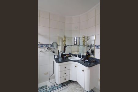 Casa à venda com 240m², 3 quartos e 2 vagasBanheiro da Suíte