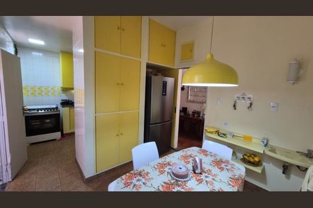 Casa à venda com 400m², 4 quartos e 5 vagasCozinha