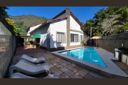 Casa à venda com 400m², 4 quartos e 5 vagasPiscina