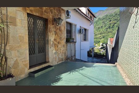 Casa à venda com 400m², 4 quartos e 5 vagasEntrada