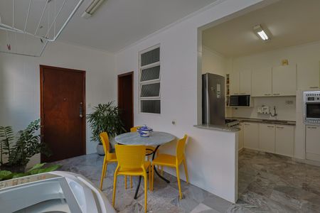 Apartamento à venda com 170m², 3 quartos e 2 vagas Apartamento à venda com 170m², 3 quartos e 2 vagasÁrea de Serviço