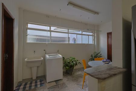 Apartamento à venda com 170m², 3 quartos e 2 vagas Apartamento à venda com 170m², 3 quartos e 2 vagasÁrea de Serviço