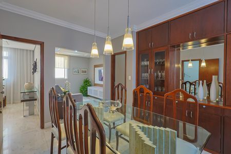 Apartamento à venda com 170m², 3 quartos e 2 vagas Apartamento à venda com 170m², 3 quartos e 2 vagasSala de Jantar