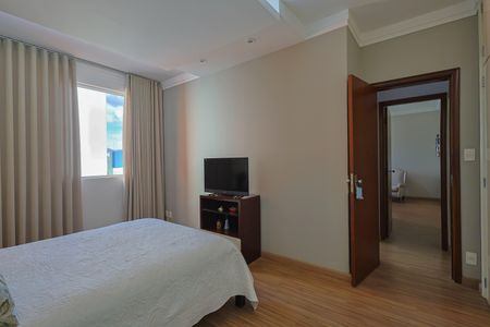 Apartamento à venda com 170m², 3 quartos e 2 vagas Apartamento à venda com 170m², 3 quartos e 2 vagasQuarto 3 - Suíte