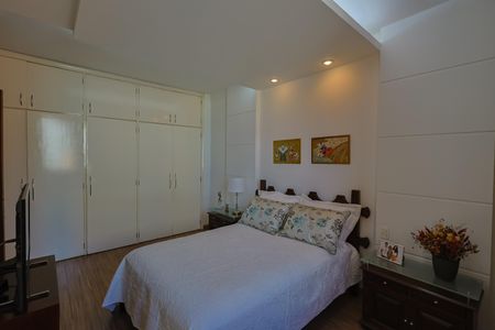 Apartamento à venda com 170m², 3 quartos e 2 vagas Apartamento à venda com 170m², 3 quartos e 2 vagasQuarto 3 - Suíte