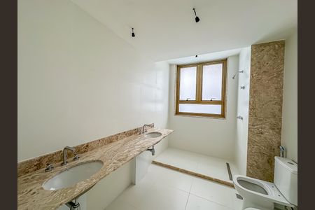 Apartamento à venda com 180m², 3 quartos e 1 vagaBanheiro da Suíte 1