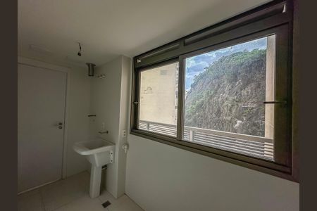 Apartamento à venda com 180m², 3 quartos e 1 vagaÁrea de Serviço