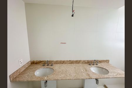 Apartamento à venda com 180m², 3 quartos e 1 vagaBanheiro da Suíte 1
