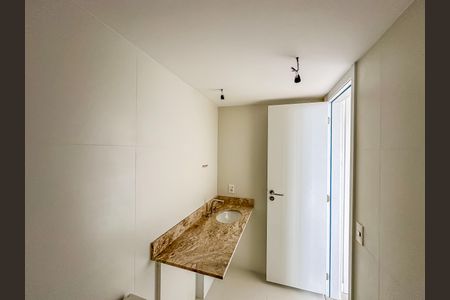 Apartamento à venda com 180m², 3 quartos e 1 vagaBanheiro da Suíte 2