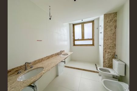 Apartamento à venda com 180m², 3 quartos e 1 vagaBanheiro da Suíte 1