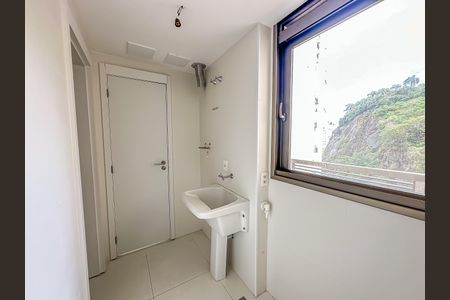 Apartamento à venda com 180m², 3 quartos e 1 vagaÁrea de Serviço