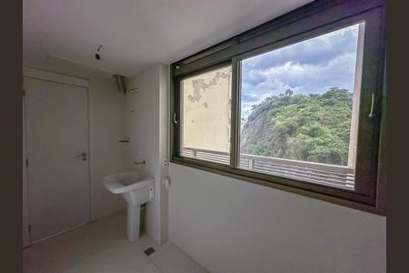 Apartamento à venda com 180m², 3 quartos e 1 vagaÁrea de Serviço