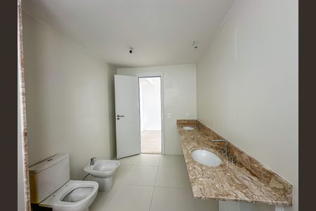 Apartamento à venda com 180m², 3 quartos e 1 vagaBanheiro da Suíte 1