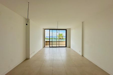 Apartamento à venda com 147m², 3 quartos e 1 vaga Apartamento à venda com 147m², 3 quartos e 1 vagaSala