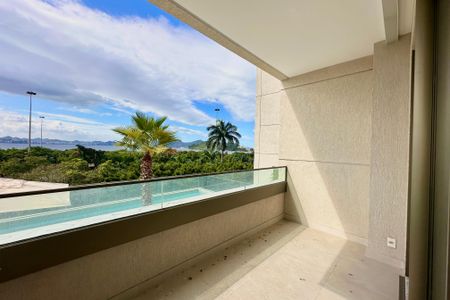 Apartamento à venda com 147m², 3 quartos e 1 vaga Apartamento à venda com 147m², 3 quartos e 1 vagaVaranda