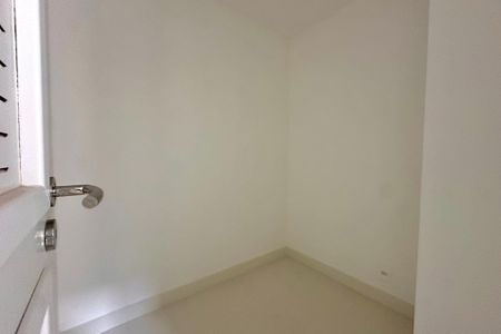 Apartamento à venda com 147m², 3 quartos e 1 vaga Apartamento à venda com 147m², 3 quartos e 1 vagaQuarto de Serviço
