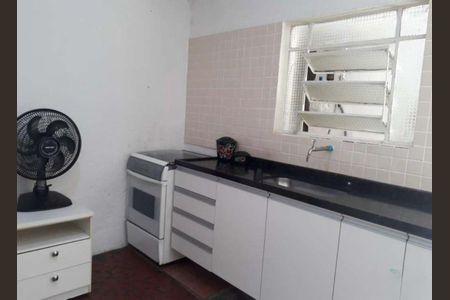 Casa à venda com 230m², 2 quartos e 2 vagasCozinha