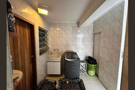 Casa à venda com 120m², 2 quartos e 2 vagas Casa à venda com 120m², 2 quartos e 2 vagasLavanderia