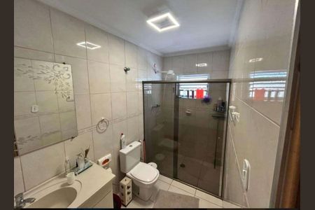 Casa à venda com 120m², 2 quartos e 2 vagas Casa à venda com 120m², 2 quartos e 2 vagasBanheiro