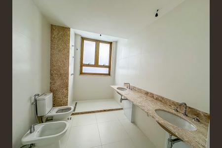 Apartamento à venda com 181m², 3 quartos e 1 vagaBanheiro Social