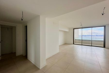 Apartamento à venda com 181m², 3 quartos e 1 vaga Apartamento à venda com 181m², 3 quartos e 1 vagaSala