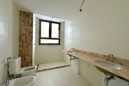 Apartamento à venda com 181m², 3 quartos e 1 vaga Apartamento à venda com 181m², 3 quartos e 1 vagaBanheiro da Suíte 3