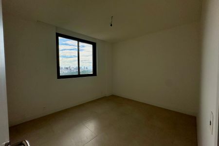 Apartamento à venda com 181m², 3 quartos e 1 vaga Apartamento à venda com 181m², 3 quartos e 1 vagaSuíte 2