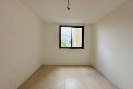 Apartamento à venda com 181m², 3 quartos e 1 vaga Apartamento à venda com 181m², 3 quartos e 1 vagaSuíte