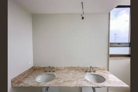Apartamento à venda com 148m², 3 quartos e sem vagaBanheiro da Suíte 1