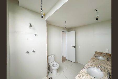 Apartamento à venda com 148m², 3 quartos e sem vagaBanheiro da Suíte 1