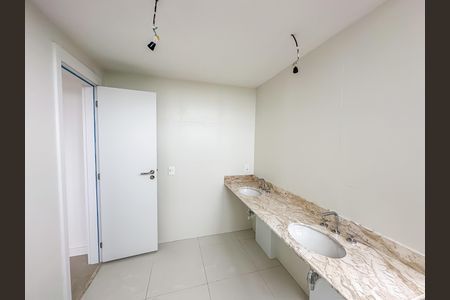 Apartamento à venda com 148m², 3 quartos e sem vagaBanheiro da Suíte 1