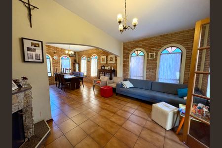 Casa à venda com 180m², 3 quartos e 2 vagasSala