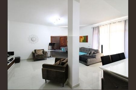 Casa à venda com 318m², 4 quartos e 4 vagasFoto 03