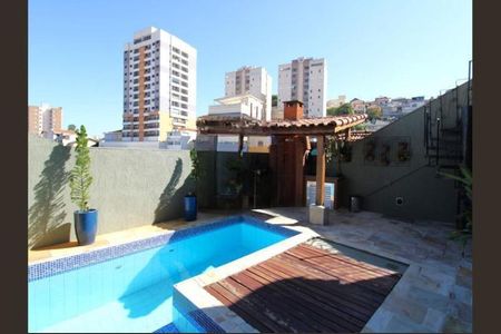 Casa à venda com 318m², 4 quartos e 4 vagasFoto 01