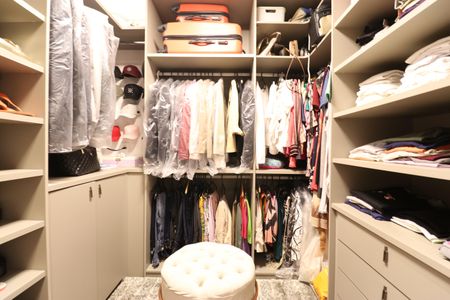 Apartamento à venda com 136m², 3 quartos e 2 vagasCloset da suíte 2