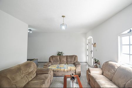 Casa para alugar com 217m², 4 quartos e 4 vagas Casa para alugar com 217m², 4 quartos e 4 vagasSala