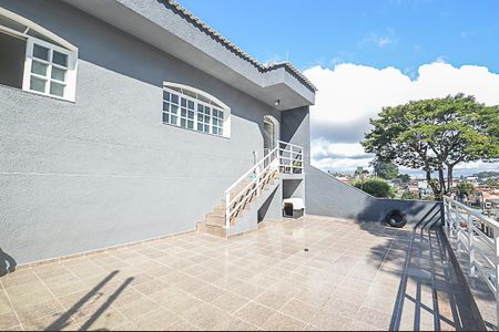 Casa para alugar com 217m², 4 quartos e 4 vagas Casa para alugar com 217m², 4 quartos e 4 vagasQuintal