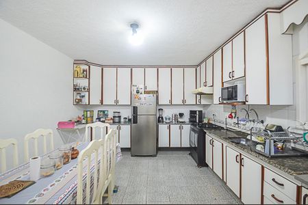 Casa para alugar com 217m², 4 quartos e 4 vagas Casa para alugar com 217m², 4 quartos e 4 vagasCozinha