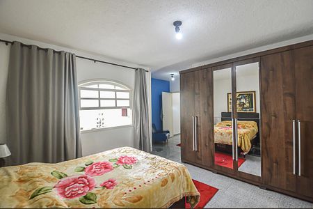 Casa para alugar com 217m², 4 quartos e 4 vagas Casa para alugar com 217m², 4 quartos e 4 vagasQuarto 2 - Suíte