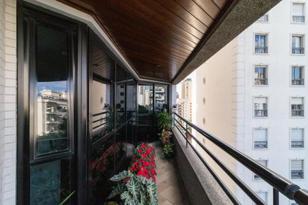 Apartamento à venda com 215m², 3 quartos e 4 vagasVaranda