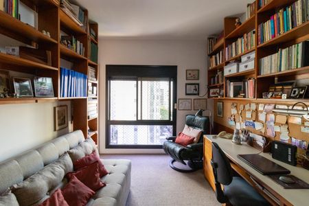 Apartamento à venda com 215m², 3 quartos e 4 vagasSuíte 2