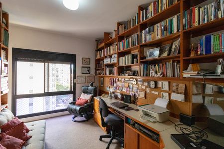 Apartamento à venda com 215m², 3 quartos e 4 vagasSuíte 2