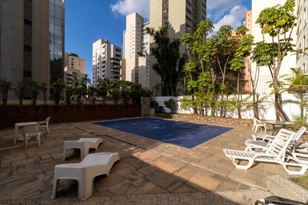 Apartamento à venda com 215m², 3 quartos e 4 vagasÁrea comum - Piscina