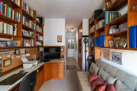 Apartamento à venda com 215m², 3 quartos e 4 vagasSuíte 2