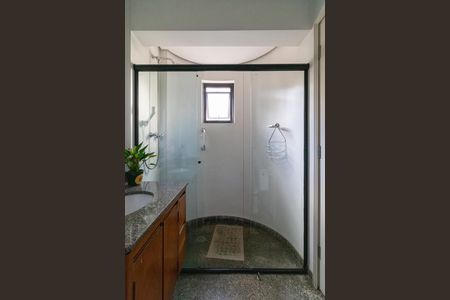 Apartamento à venda com 215m², 3 quartos e 4 vagasBanheiro da Suíte 2