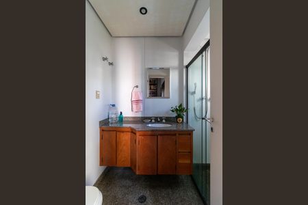 Apartamento à venda com 215m², 3 quartos e 4 vagasBanheiro da Suíte 2