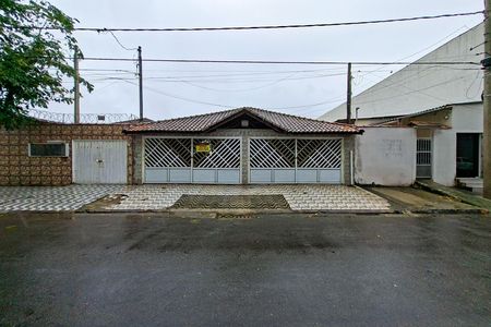 Casa de condomínio para alugar com 33m², 1 quarto e 1 vaga Casa de condomínio para alugar com 33m², 1 quarto e 1 vagaFachada