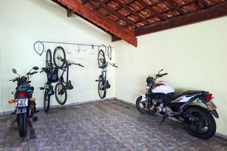 Casa de condomínio para alugar com 33m², 1 quarto e 1 vaga Casa de condomínio para alugar com 33m², 1 quarto e 1 vagaGaragem